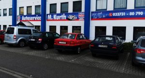 Parkbereich vor Eingang Autoservice-Kurth